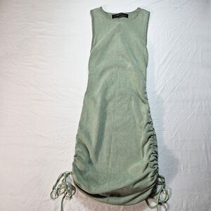 Elegant Green Sleeveless Dress lioness